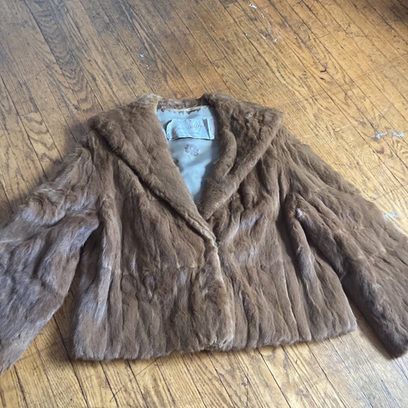 Fur Salon - Eatons of Canada mid length jacket - Picture 3 of 10